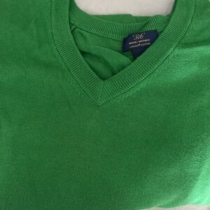 Brooks Brothers men’s green v neck sweater